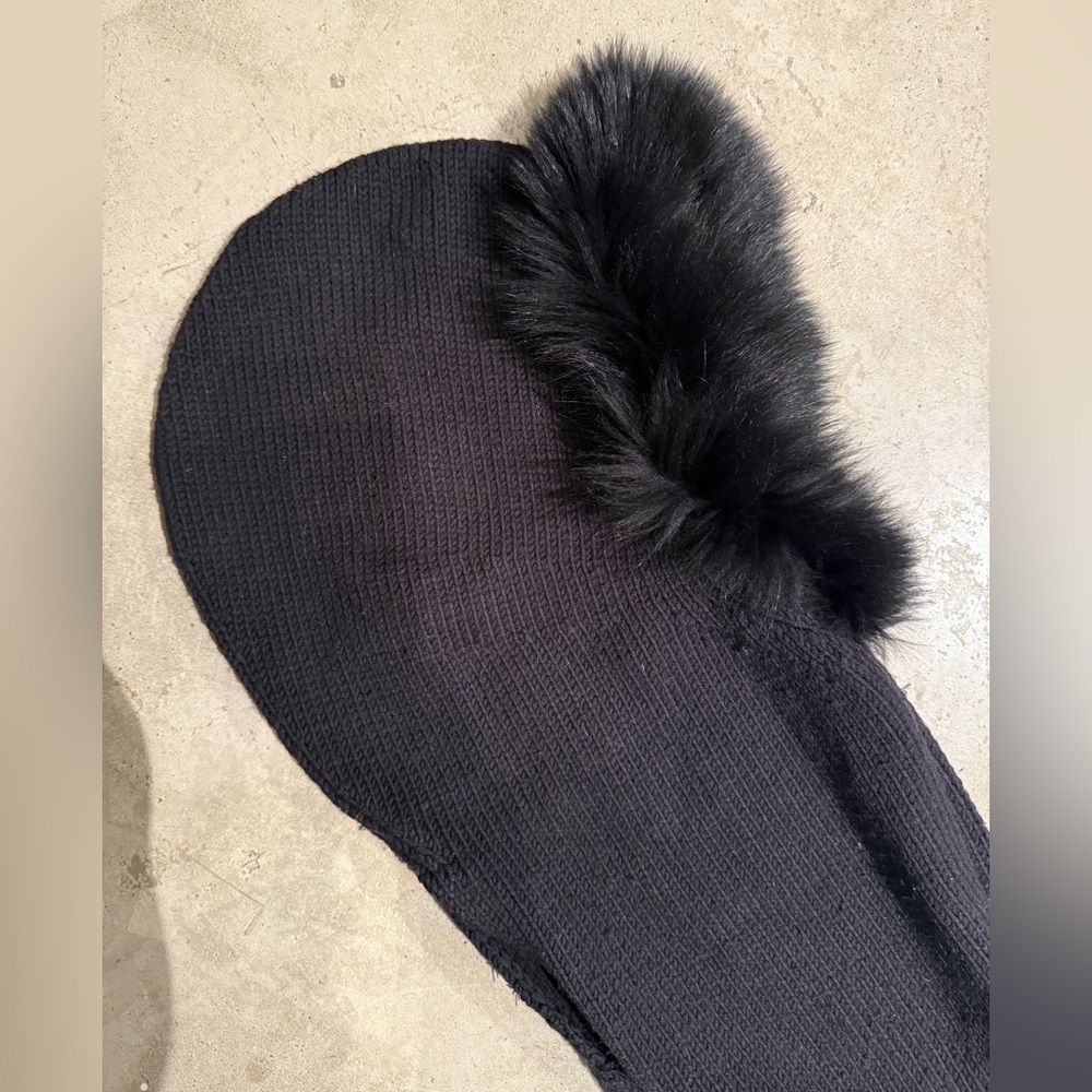 Hugo Boss Black wool Fur-Trimmed hood and scarf